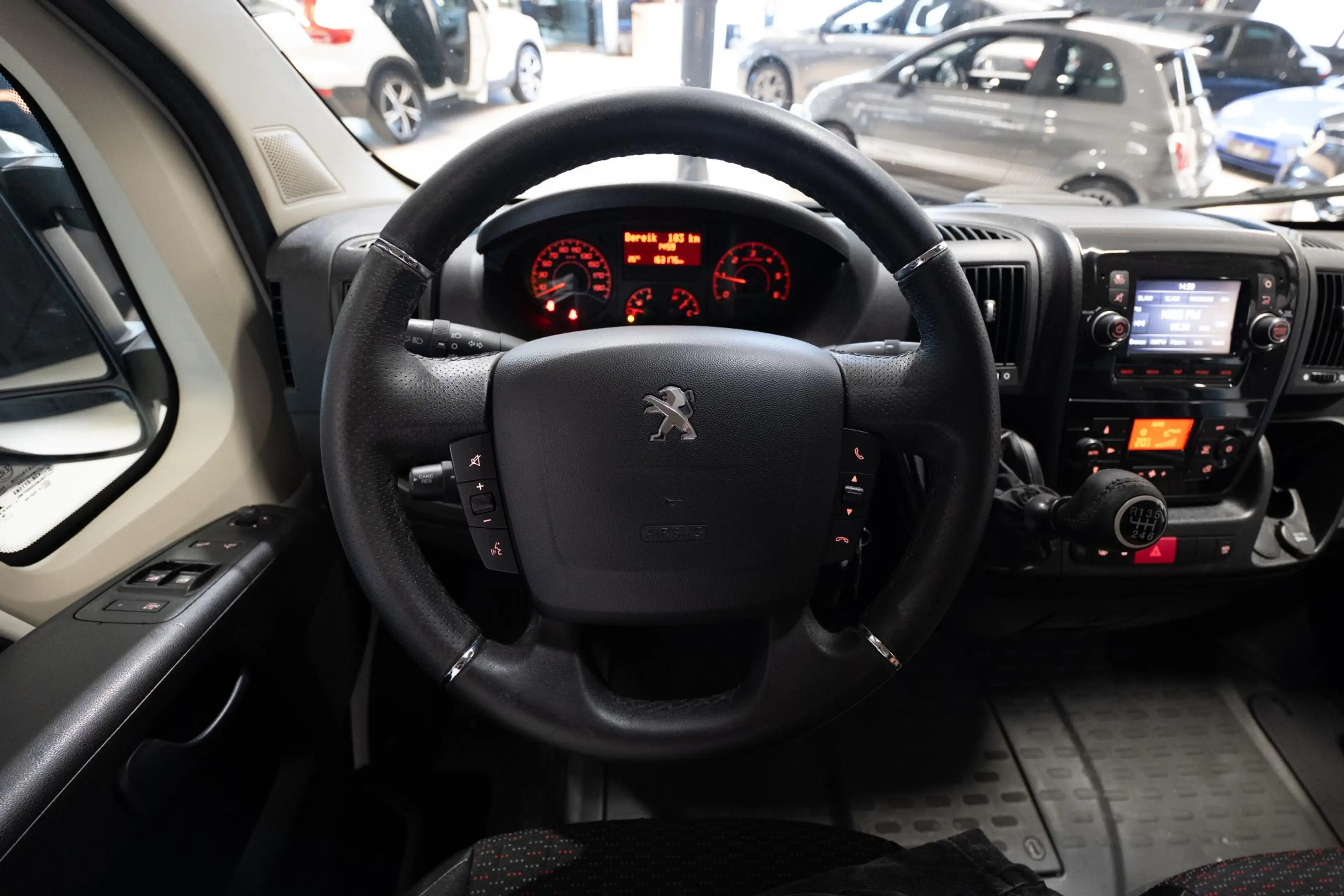 Peugeot Boxer 333 2.2 BlueHDi 140 L2H2 Asphalt Airco — photo 5