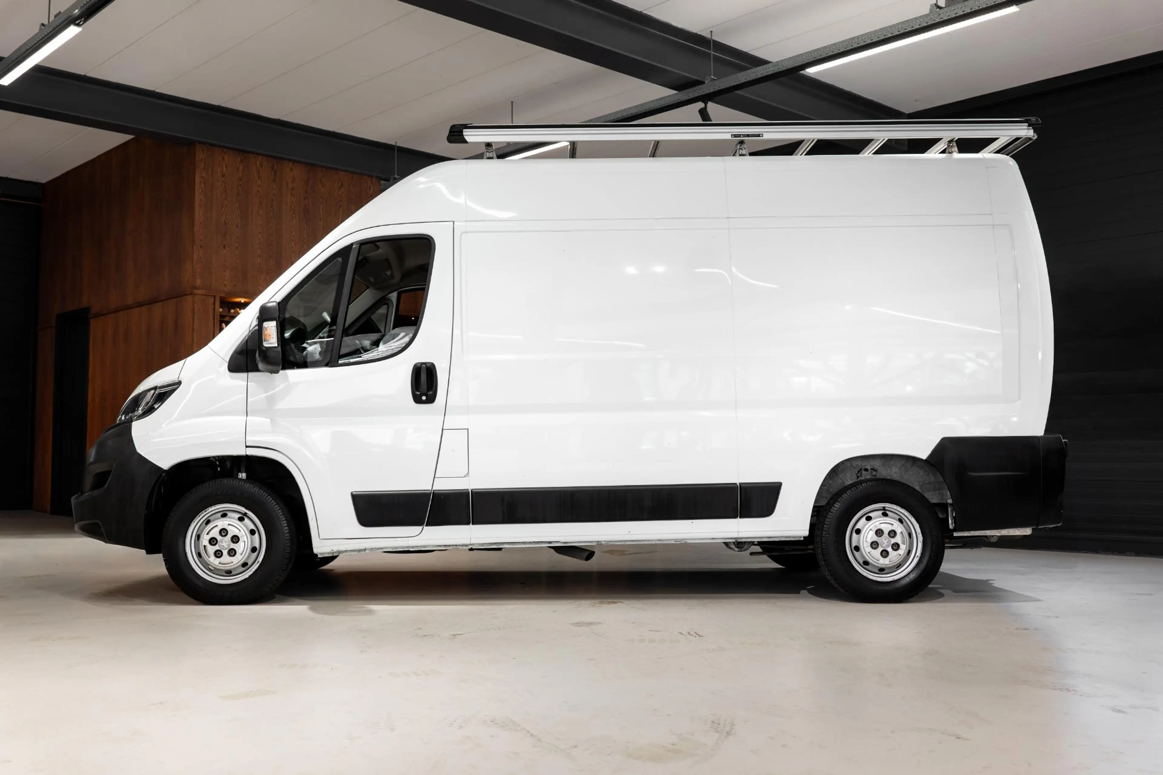Peugeot Boxer 333 2.2 BlueHDi 140 L2H2 Asphalt Airco — photo 7
