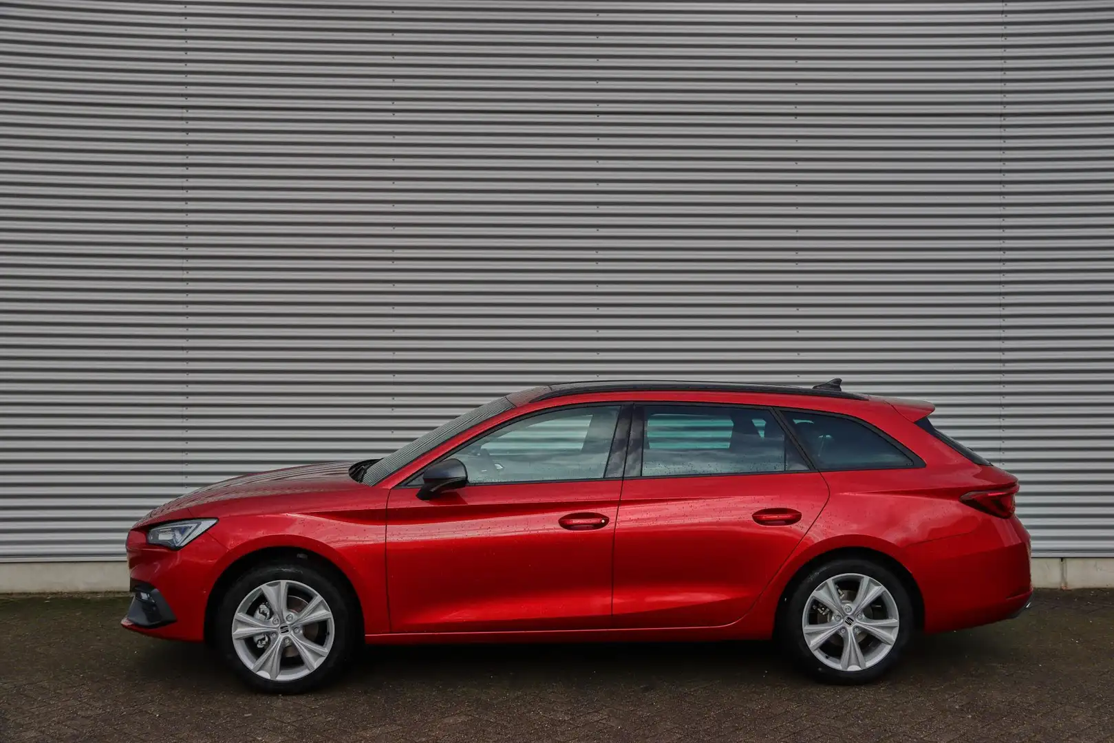 SEAT Leon Sportstourer FR Business Intense 1.0 eTSI 81kW / 1 Rood - 2