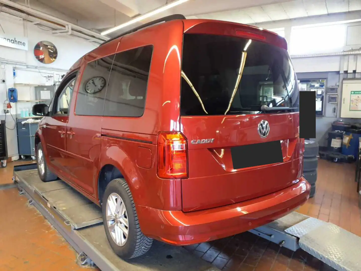 Volkswagen Caddy Comfortline TSI 7-SITZER APPCON SHZ PDC Rojo - 2