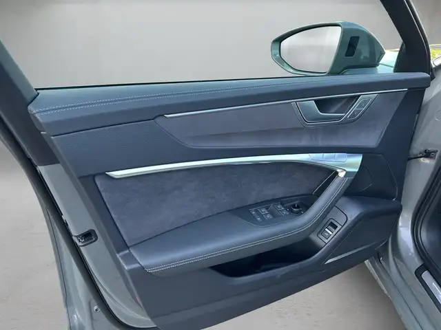 Audi S6 view 6
