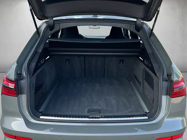 Audi S6 view 5
