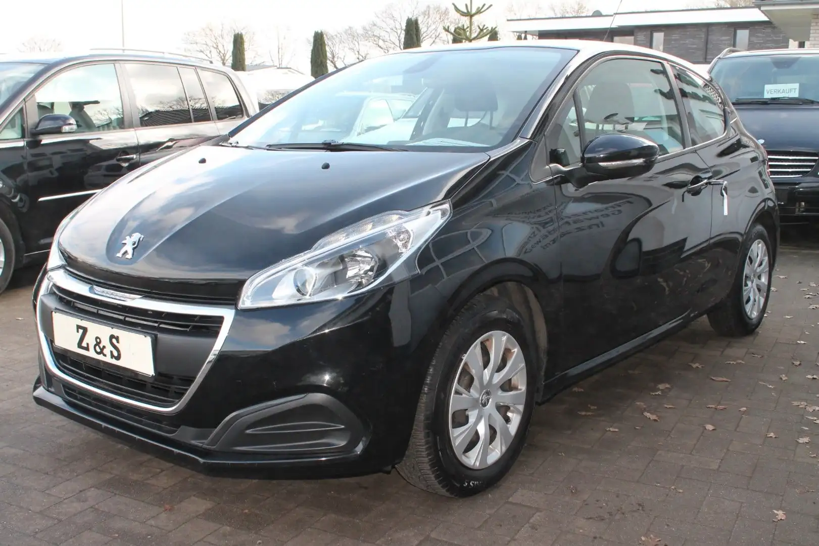 Peugeot 208 Active Schwarz - 2