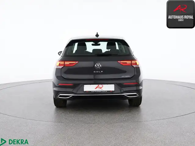 Volkswagen Golf view 4