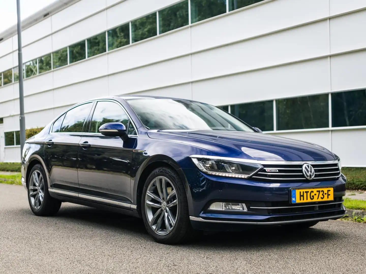 Volkswagen Passat 2.0 TDI Highline Autom 4-Motion Blauw - 2