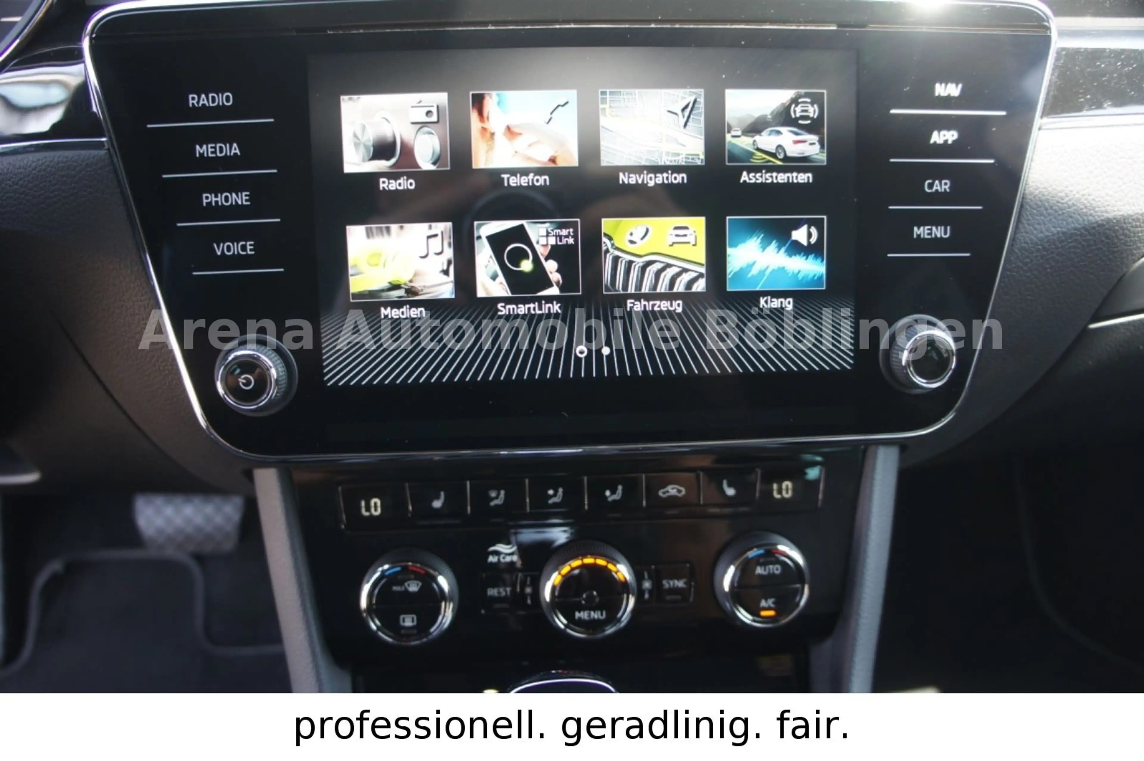 Skoda Superb Combi 2.0 TSI L&K DSG*MATRIX*PANO*AHK* — photo 17