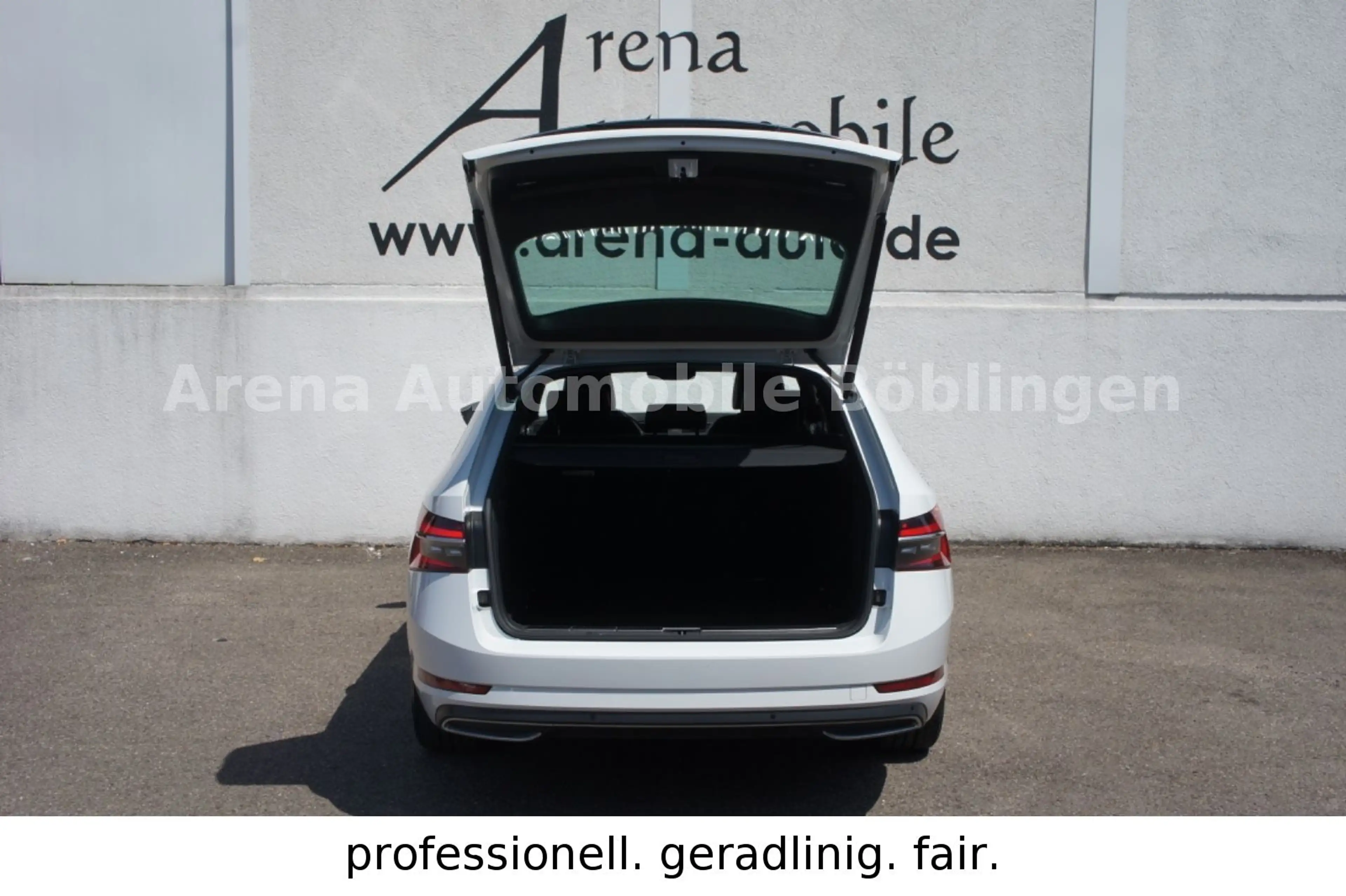 Skoda Superb Combi 2.0 TSI L&K DSG*MATRIX*PANO*AHK* — photo 8