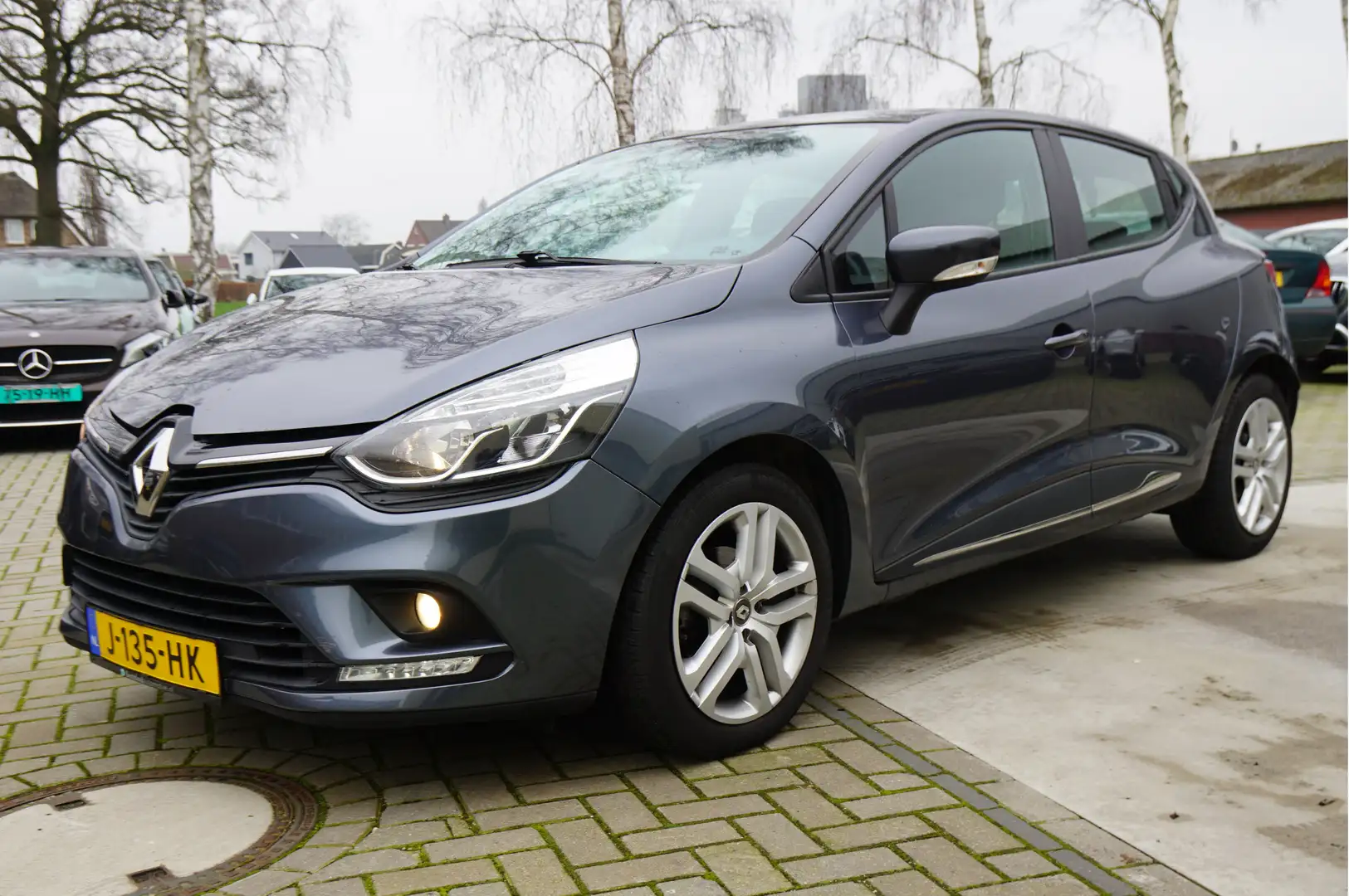 Renault Clio 0.9 TCe Limited | Navigatie | Cruise | Airco | PDC Grijs - 2