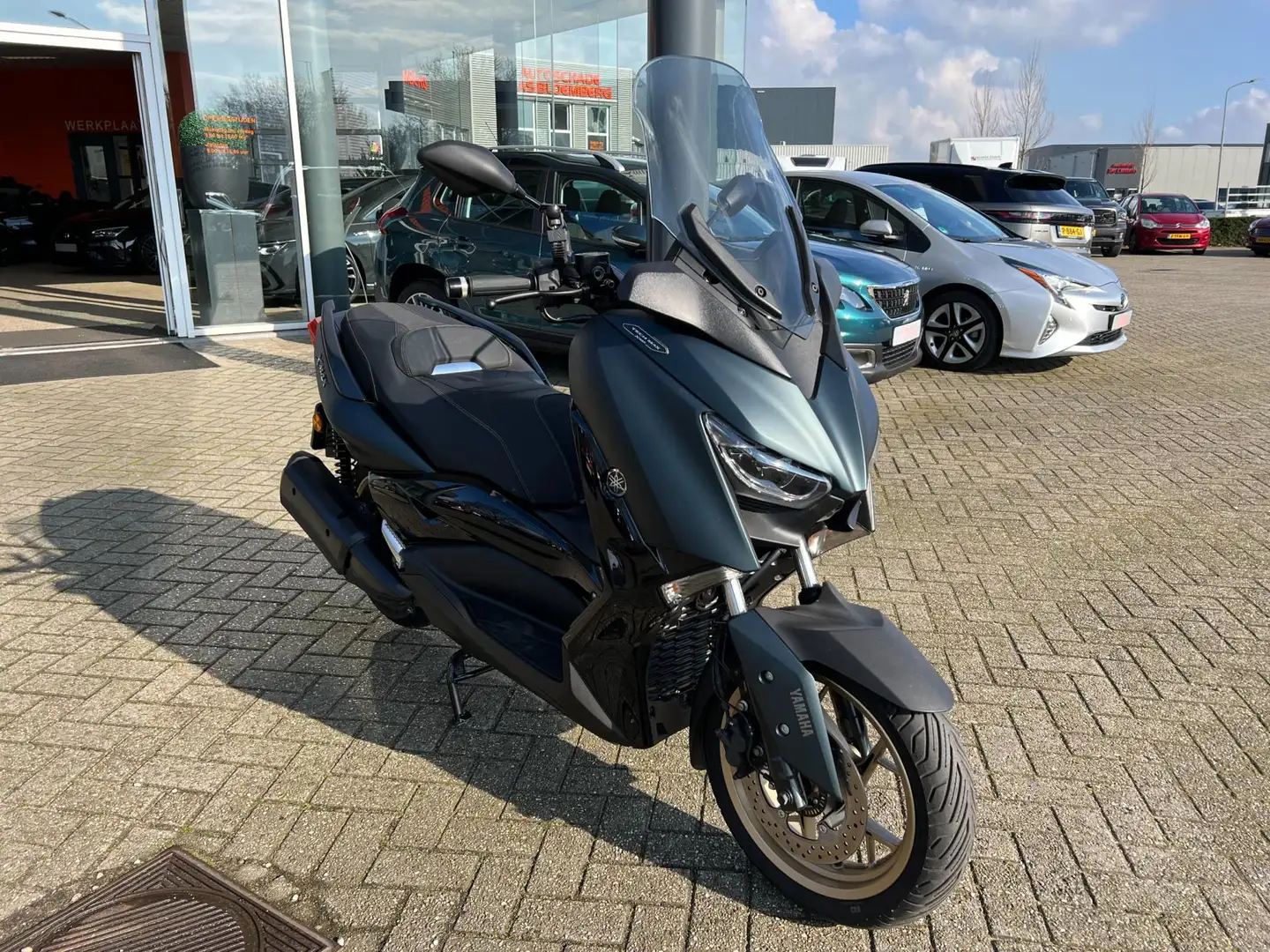Yamaha X-Max 300 Scooter XMAX Tech ABS, key less start/stop, alarm, Fekete - 2