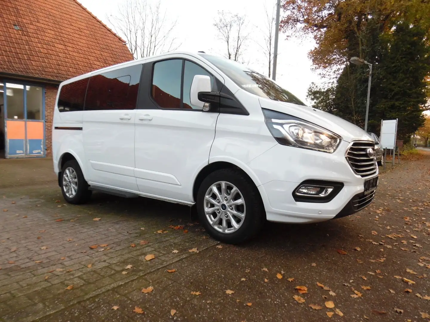 Ford Transit /Tourneo Custom Kombi 320 L1 Titanium Weiß - 1
