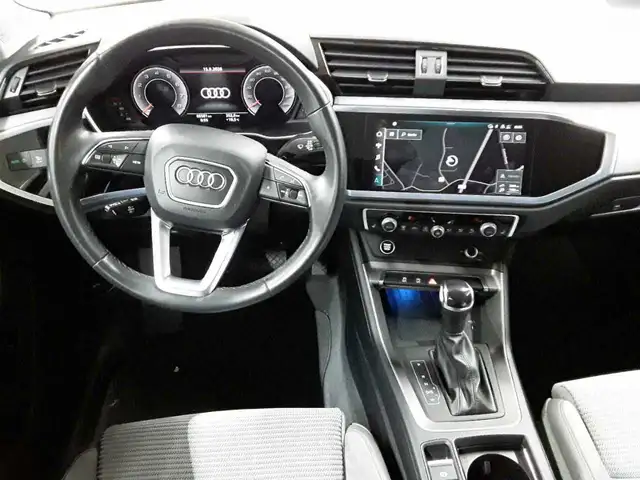 Audi Q3 view 10