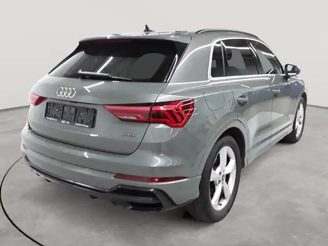 Audi Q3 view 4