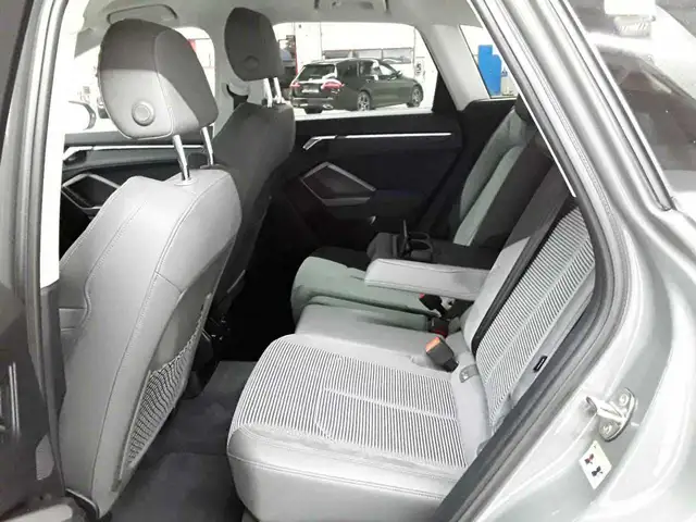 Audi Q3 view 13