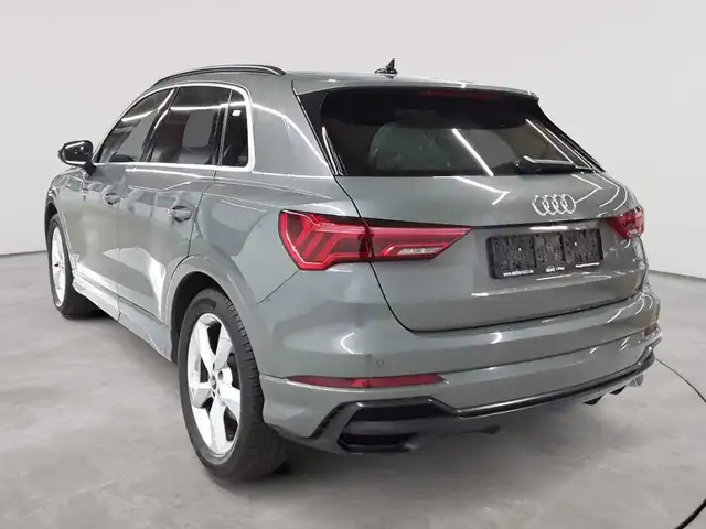 Audi Q3 view 5