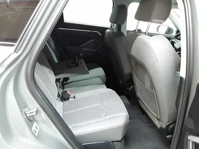 Audi Q3 view 14