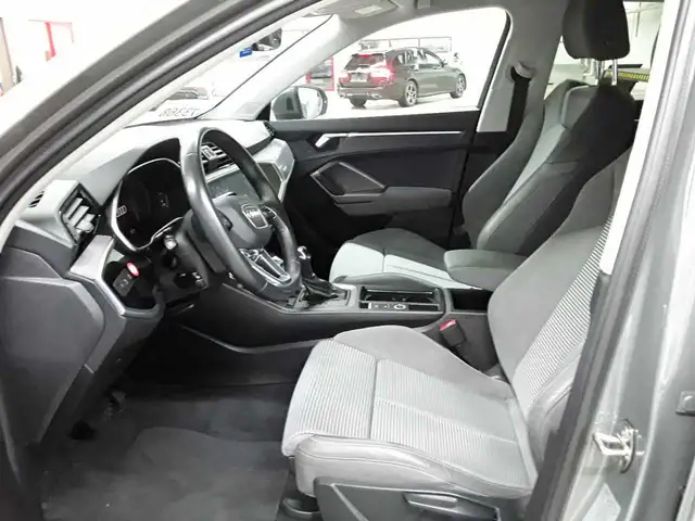 Audi Q3 view 7