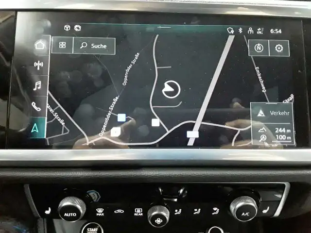 Audi Q3 view 12