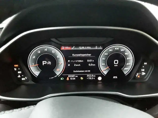 Audi Q3 view 11