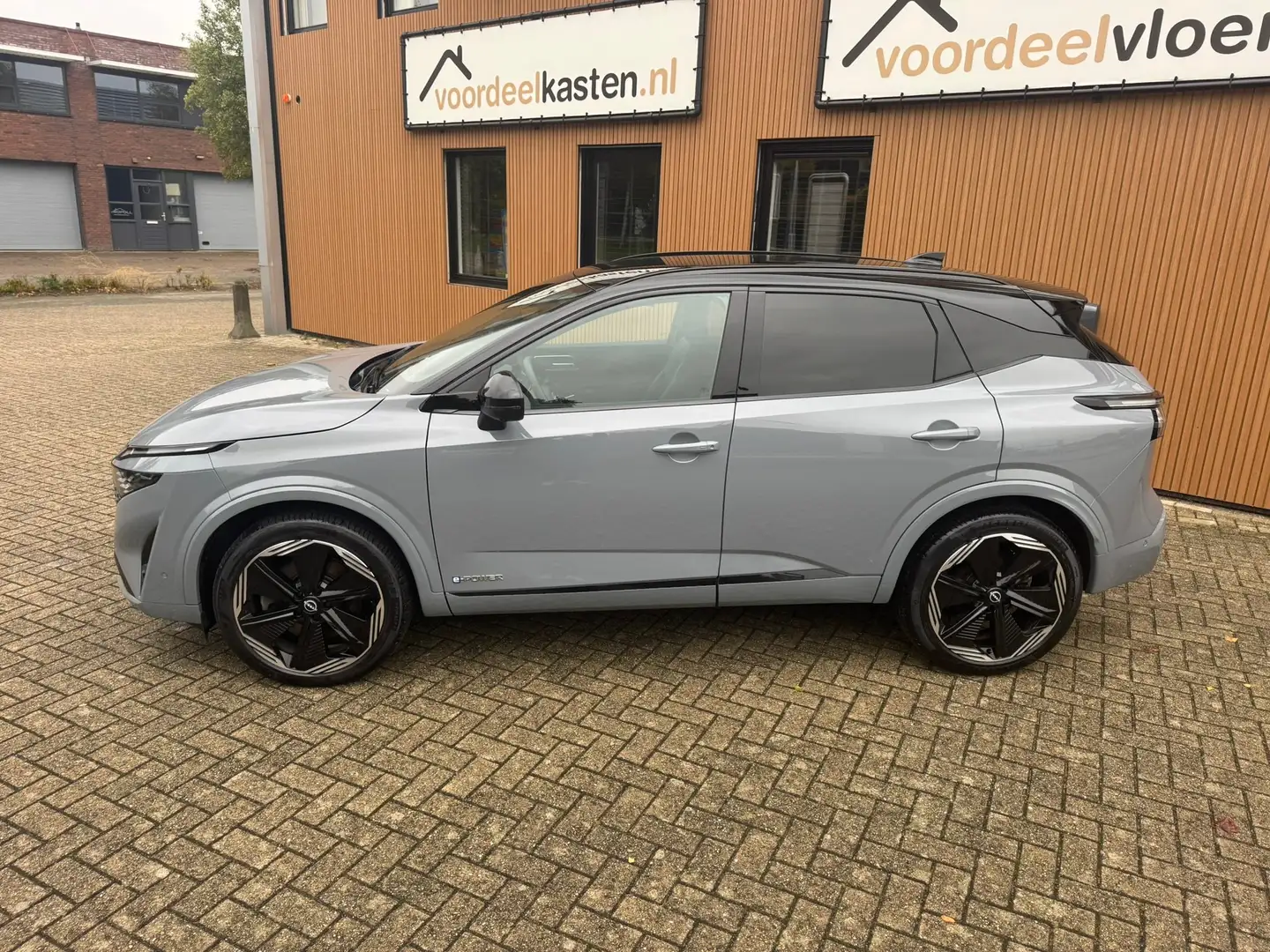 Nissan Qashqai Nissan Qashqai 1.5 e-Power N-Connecta  Exclusief Grijs - 2