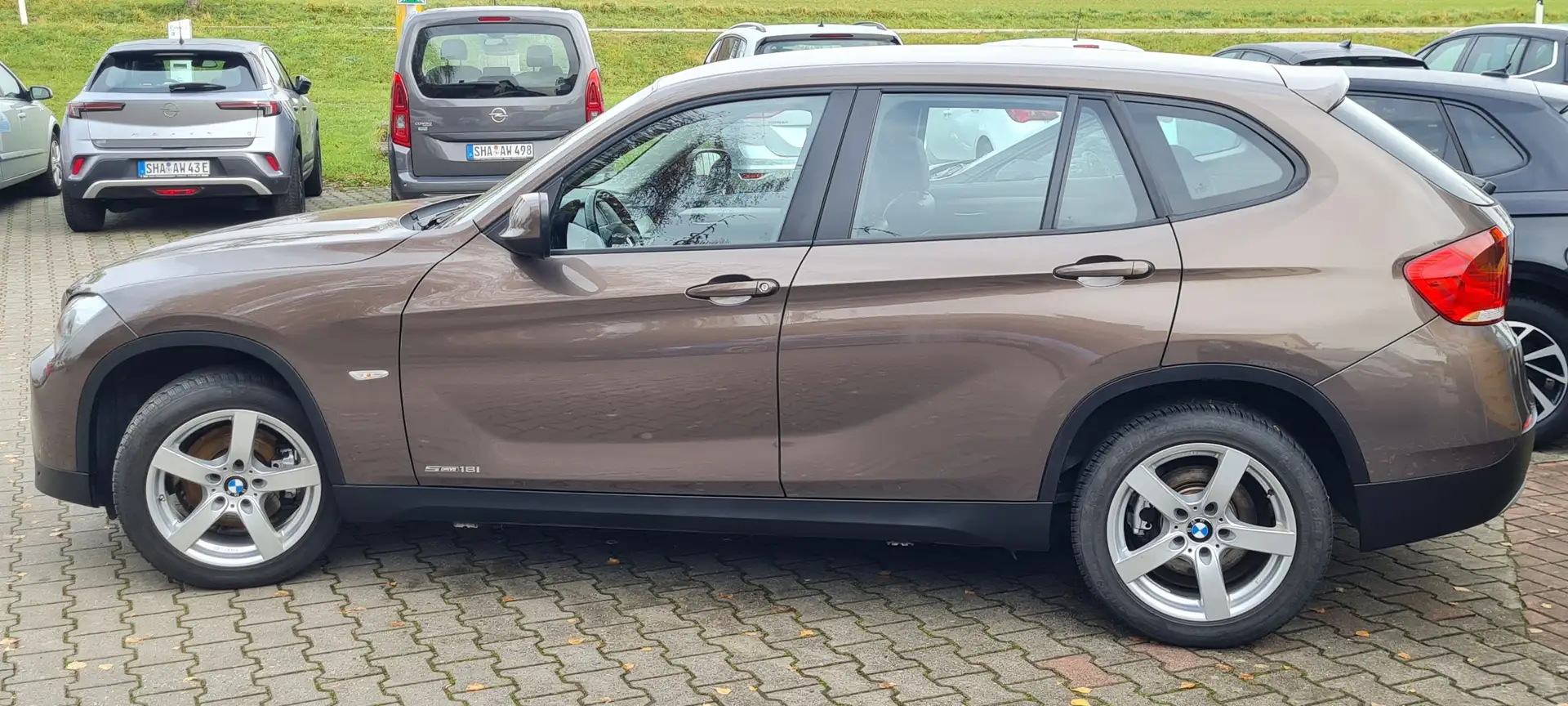 BMW X1 18 i sDrive - ACC SHZ PDC AHK - Brun - 2