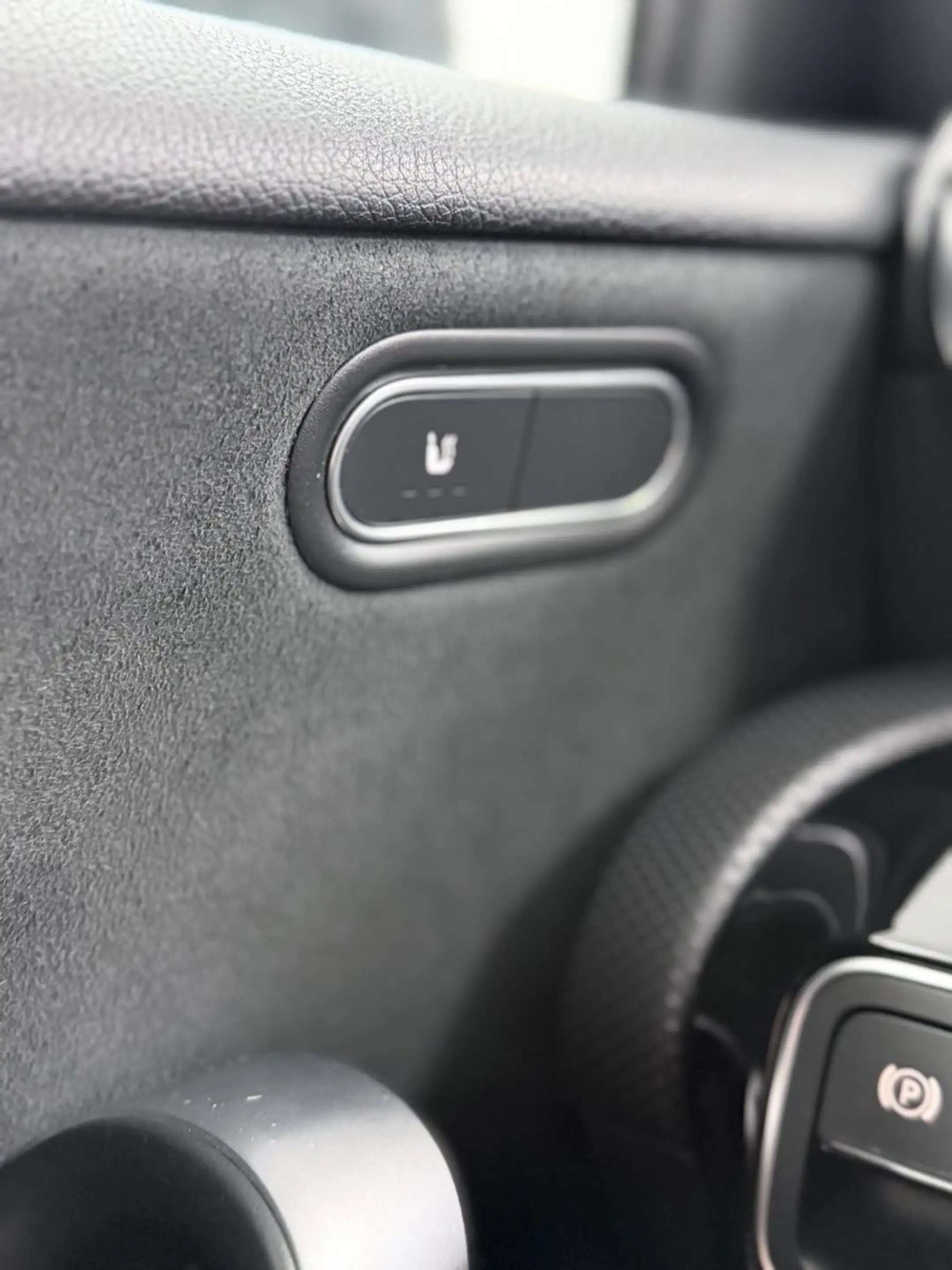 Mercedes-Benz A 200 A-AMG-LINE-PANORAMA-LED-NAVI-SHZ-PDC — photo 21