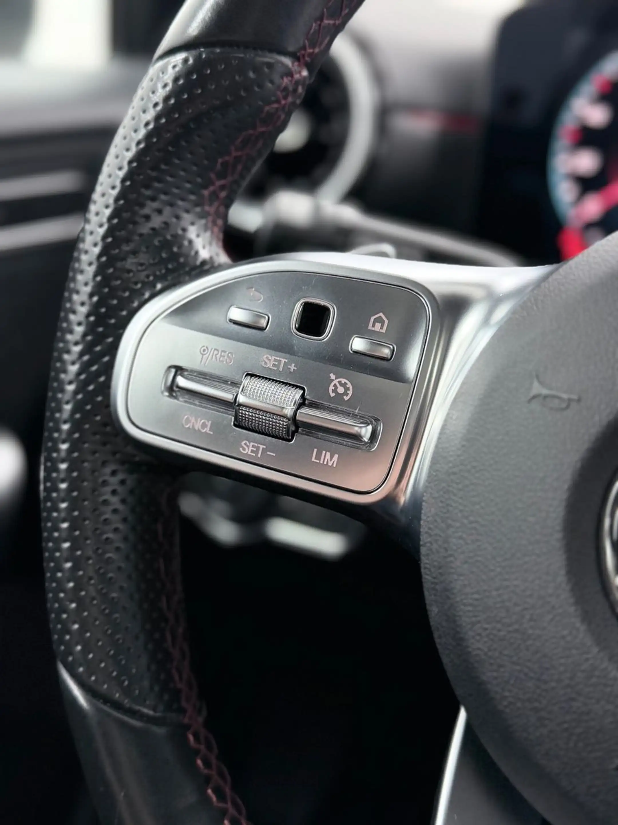 Mercedes-Benz A 200 A-AMG-LINE-PANORAMA-LED-NAVI-SHZ-PDC — photo 20