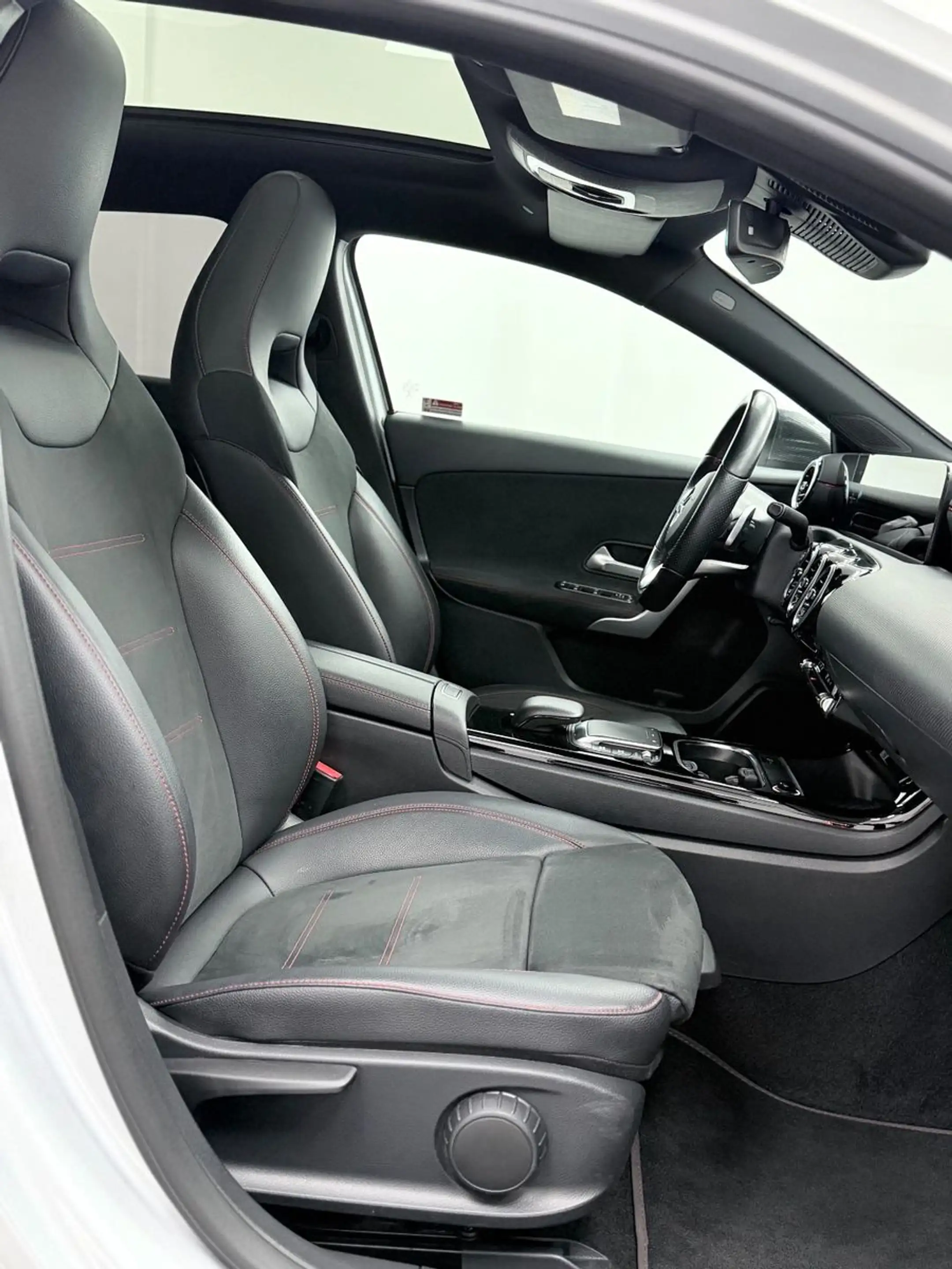 Mercedes-Benz A 200 A-AMG-LINE-PANORAMA-LED-NAVI-SHZ-PDC — photo 11