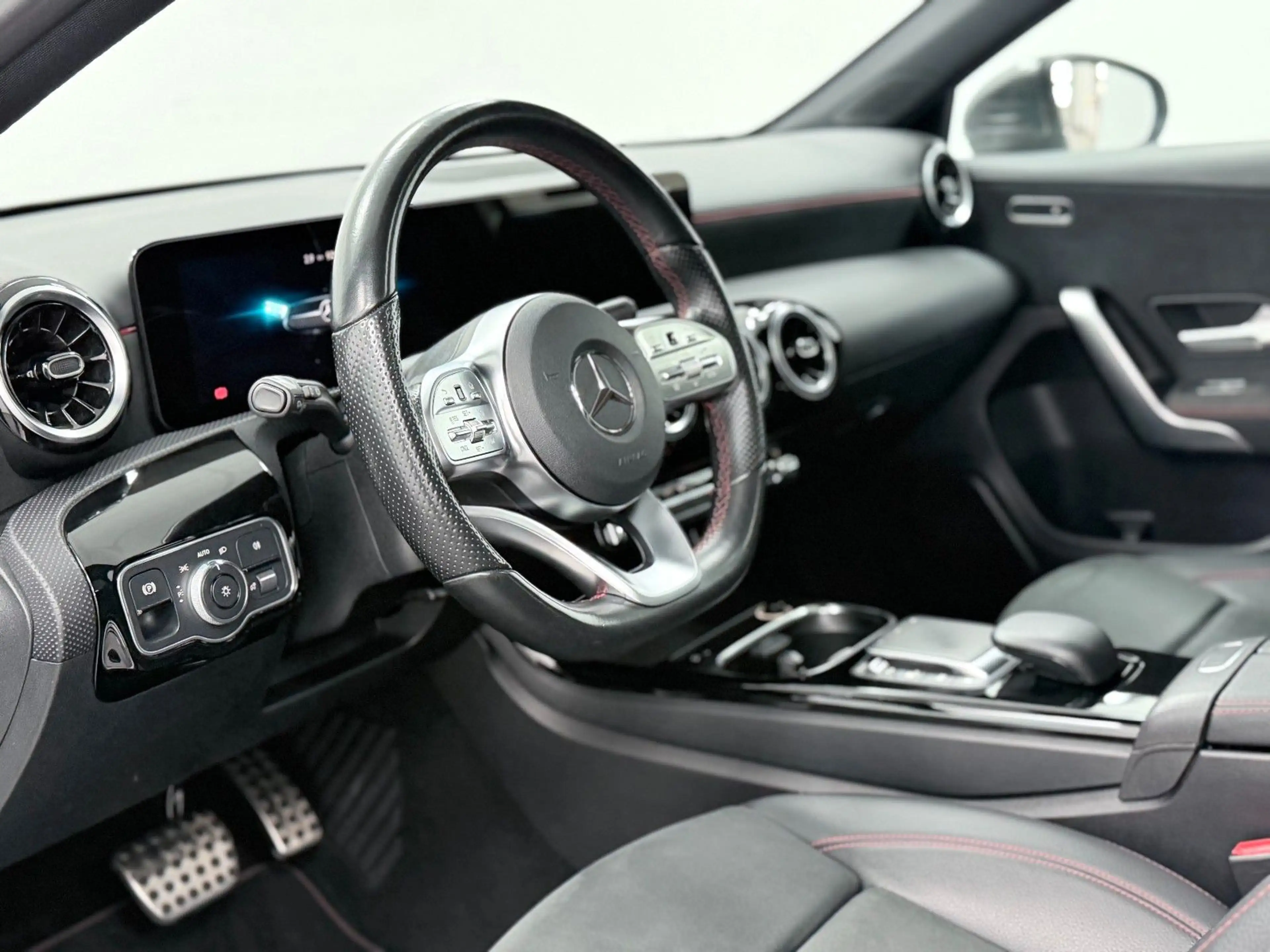 Mercedes-Benz A 200 A-AMG-LINE-PANORAMA-LED-NAVI-SHZ-PDC — photo 10