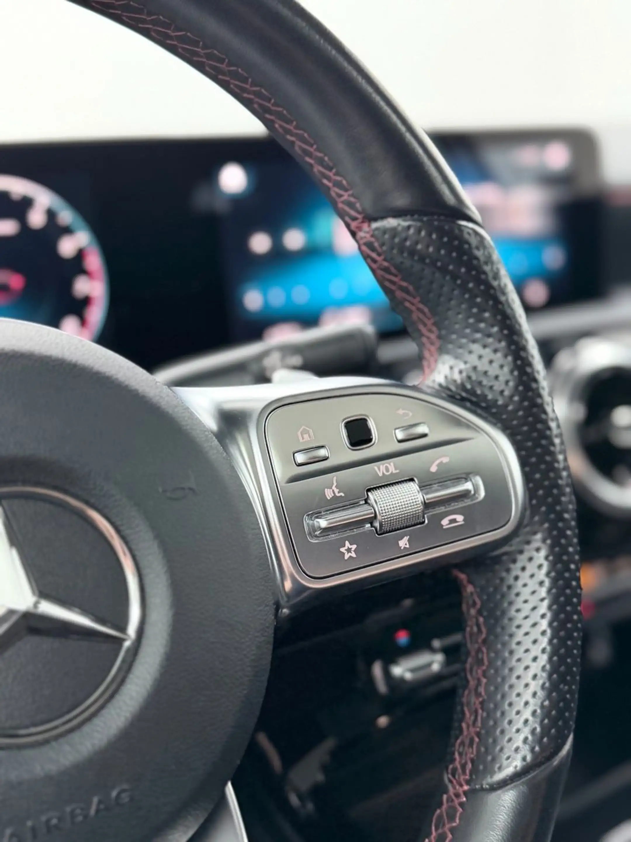 Mercedes-Benz A 200 A-AMG-LINE-PANORAMA-LED-NAVI-SHZ-PDC — photo 19