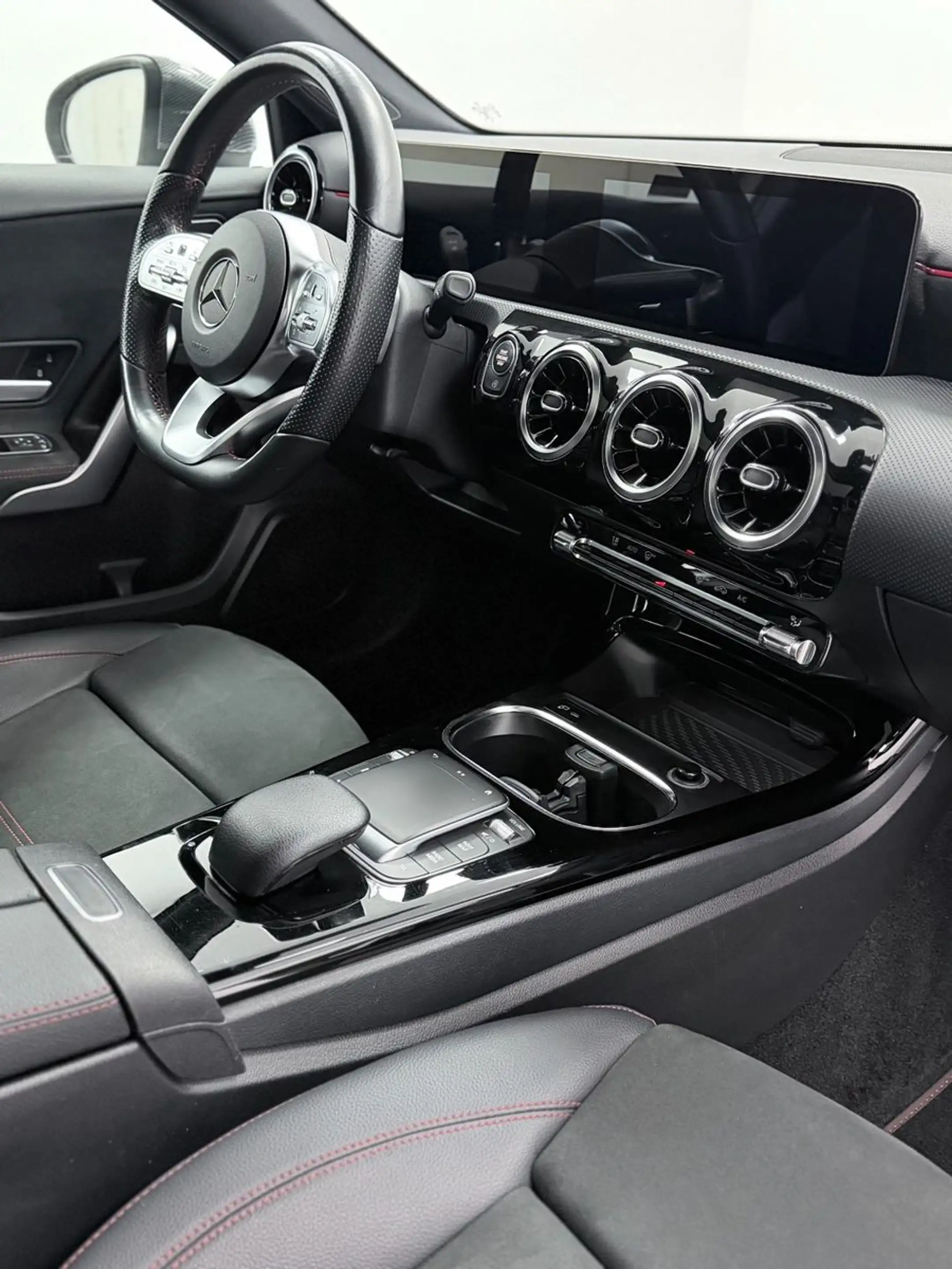 Mercedes-Benz A 200 A-AMG-LINE-PANORAMA-LED-NAVI-SHZ-PDC — photo 13