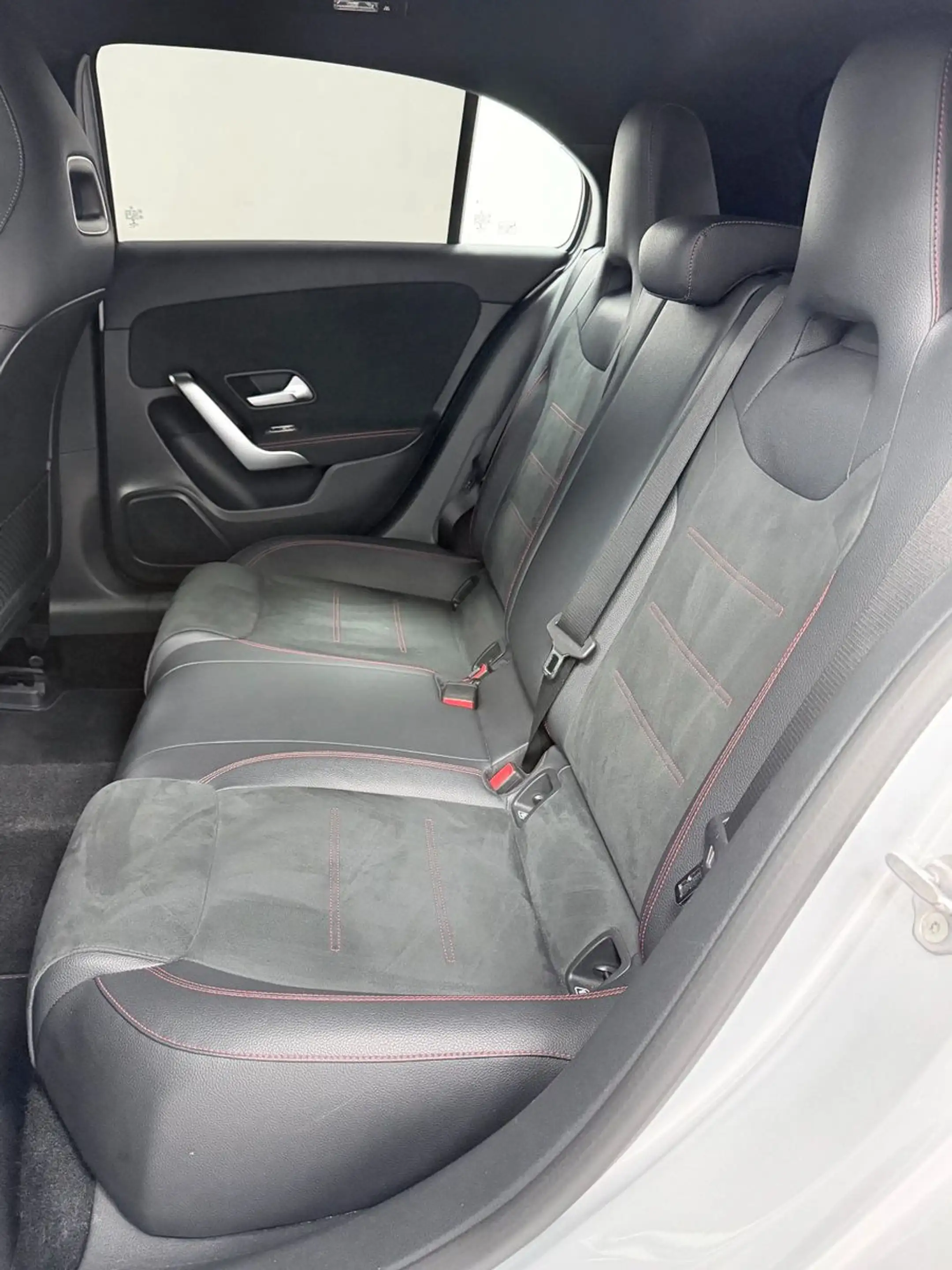Mercedes-Benz A 200 A-AMG-LINE-PANORAMA-LED-NAVI-SHZ-PDC — photo 6