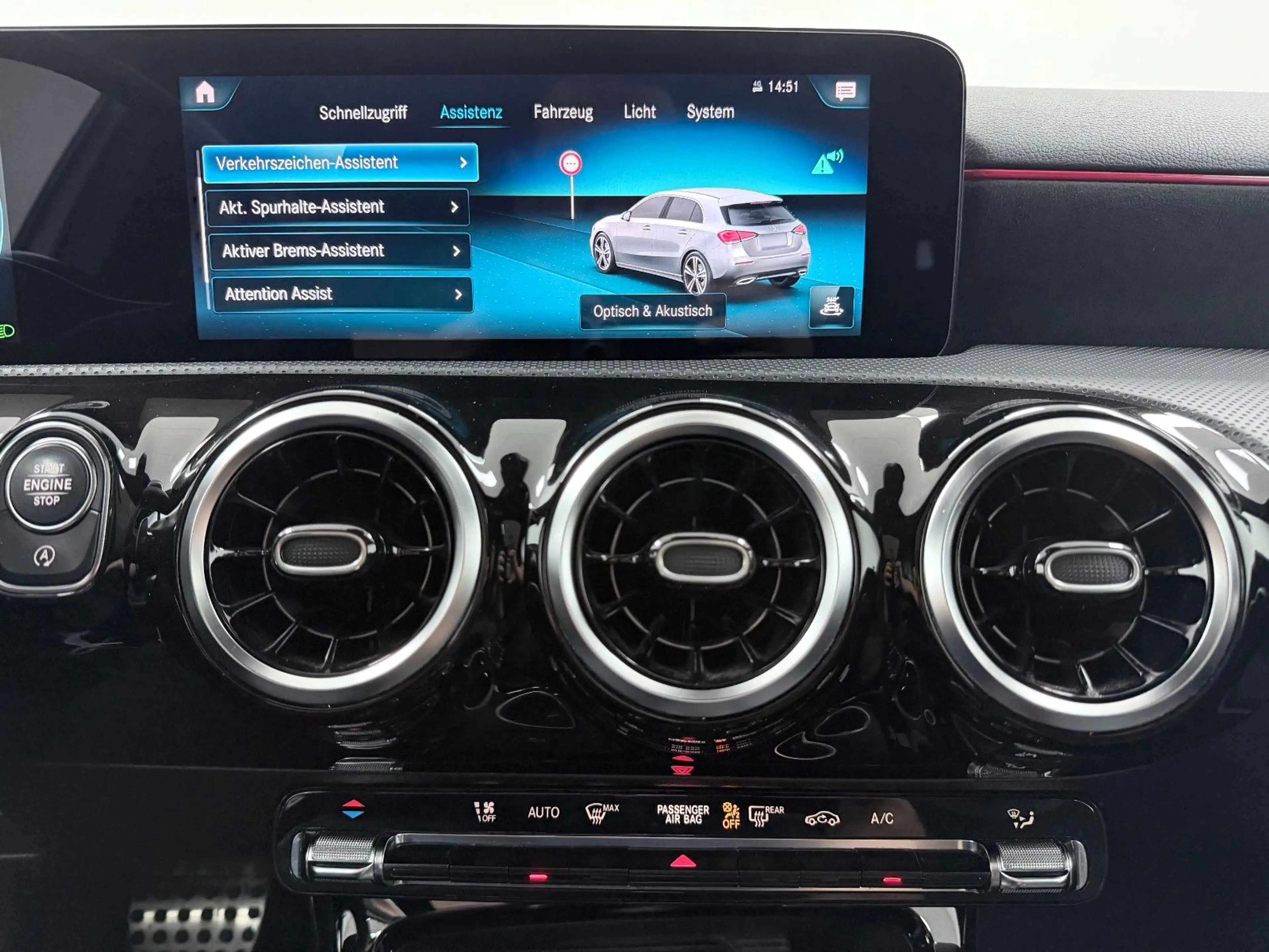 Mercedes-Benz A 200 A-AMG-LINE-PANORAMA-LED-NAVI-SHZ-PDC — photo 25