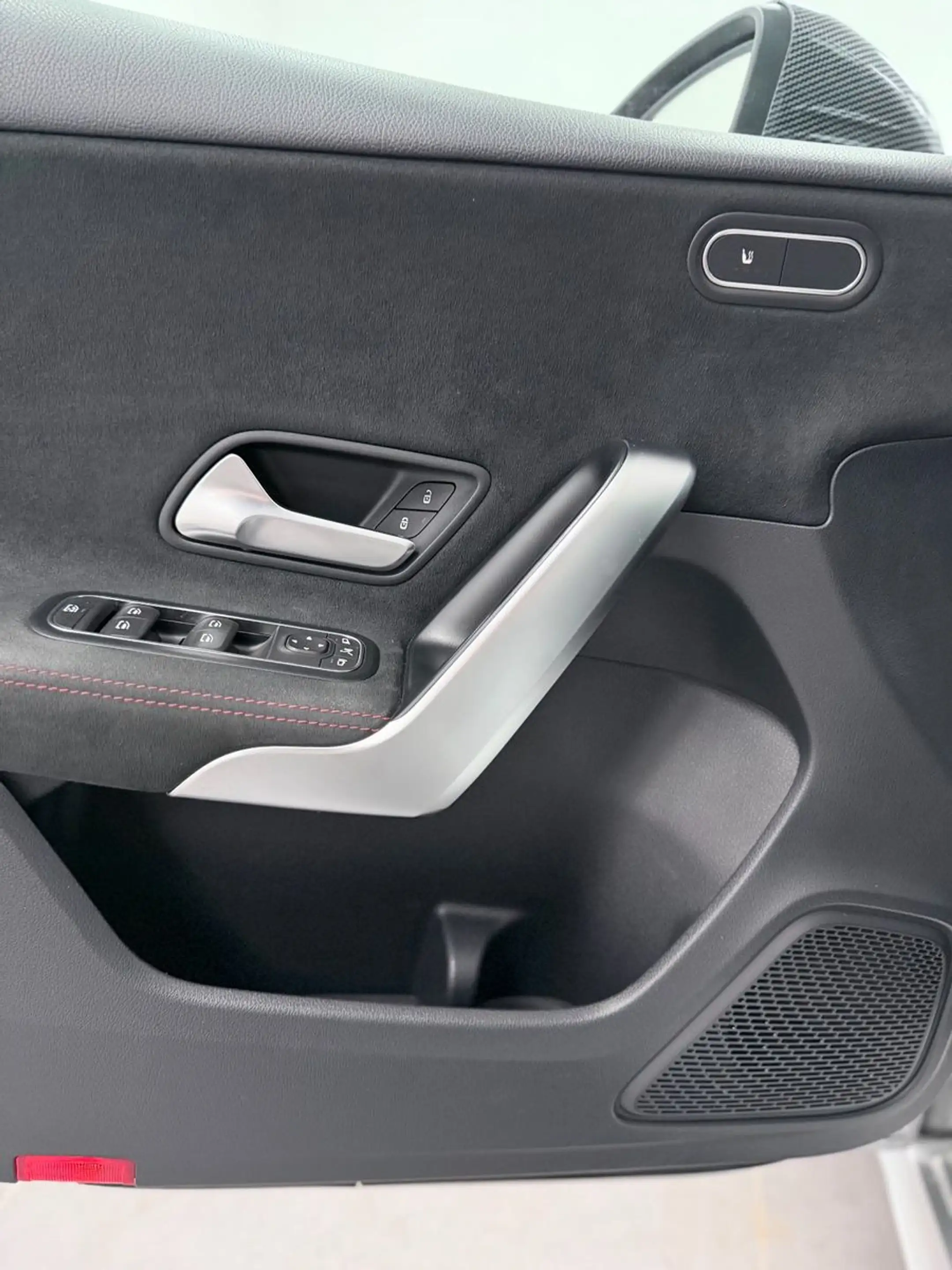 Mercedes-Benz A 200 A-AMG-LINE-PANORAMA-LED-NAVI-SHZ-PDC — photo 9