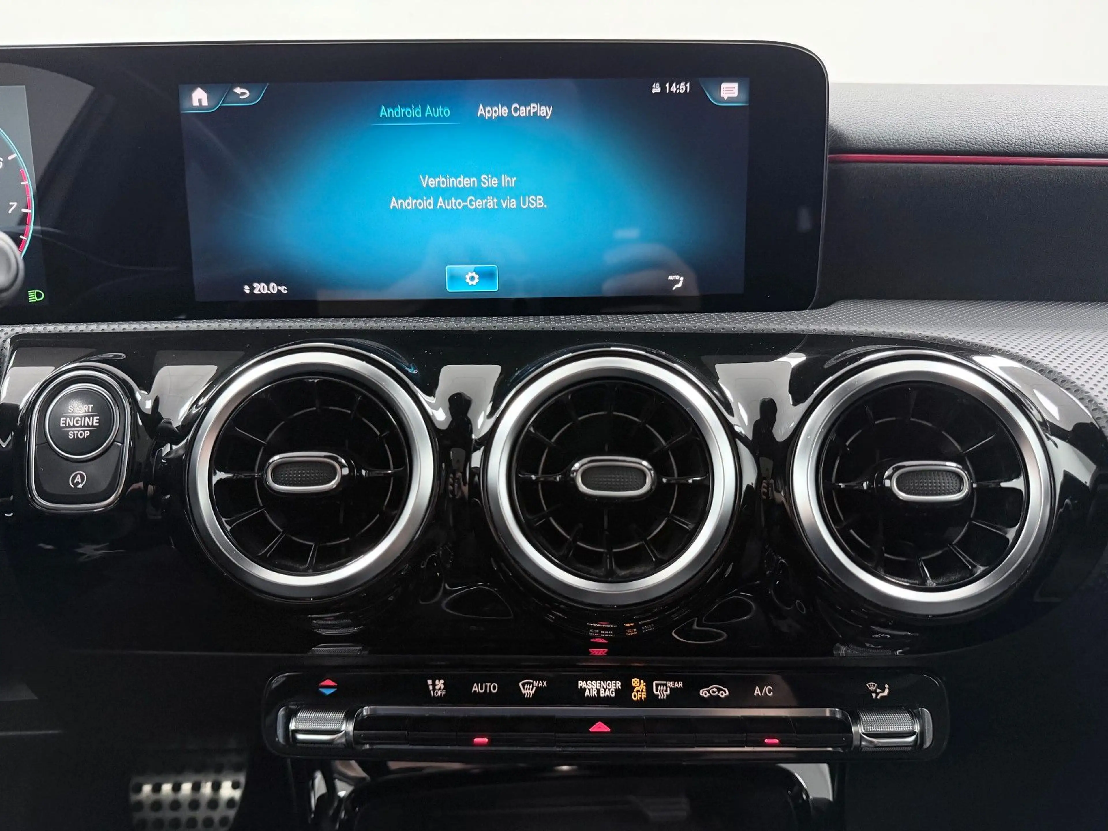 Mercedes-Benz A 200 A-AMG-LINE-PANORAMA-LED-NAVI-SHZ-PDC — photo 24