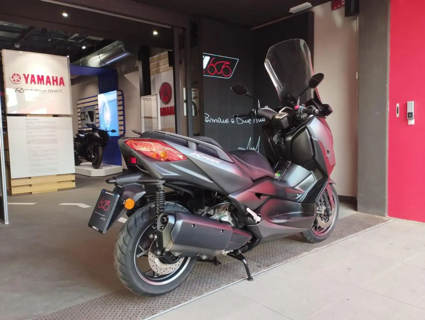 Yamaha X-Max 300 2018 Grigio - 2