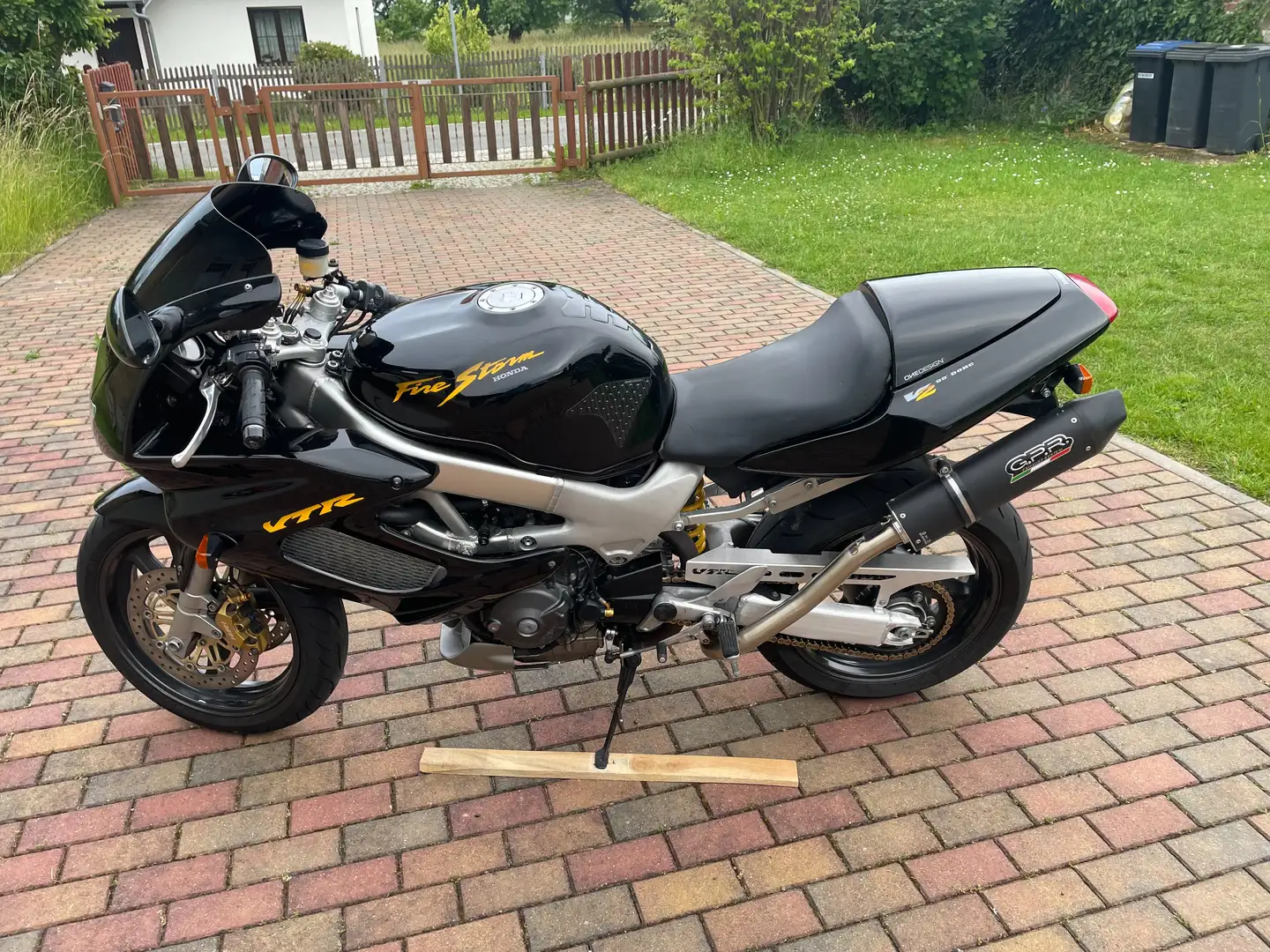Honda VTR 1000 F Siyah - 1