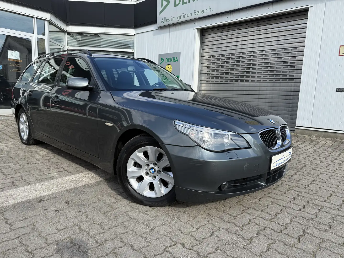 BMW 525 d. Touring Automatik mit Klima/Navi/PDC V&H/Leder/ Grau - 1