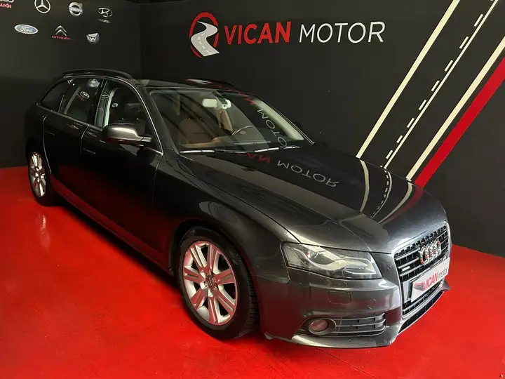 Audi A4 AVANT 3.0 TDI Quattro S-T DPF 2011
