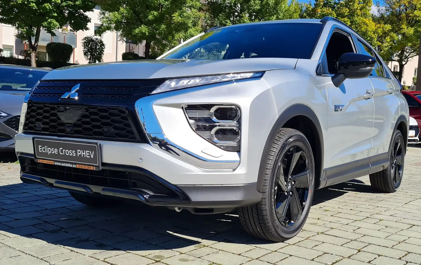 Mitsubishi Eclipse Cross Eclipse Cross 2,4 PHEV 4WD 45 Jahre Edition Silber - 1