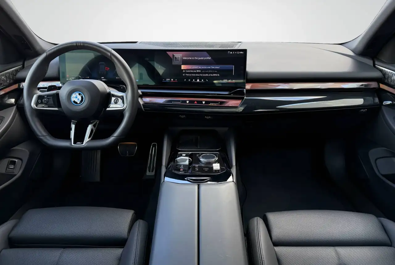 BMW 5 Series снимка BMW 5 Series