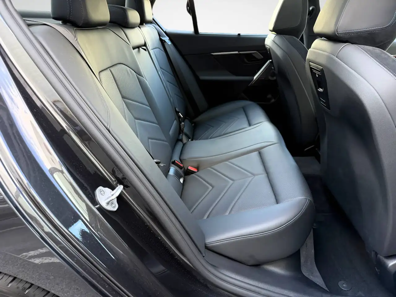 BMW 5 Series снимка BMW 5 Series