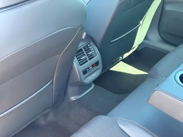 Cupra Leon view 11