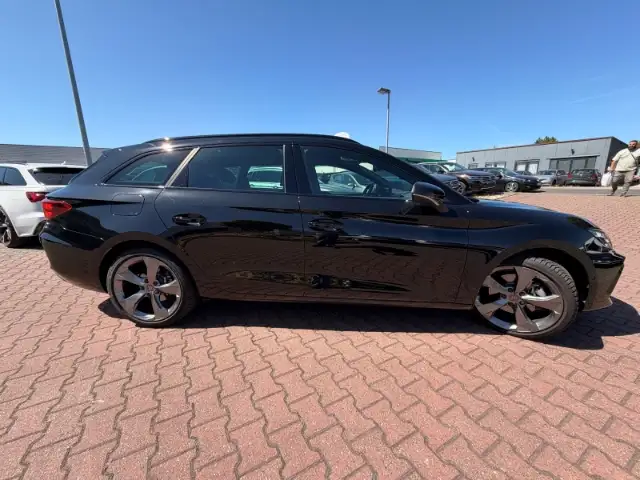 Cupra Leon view 3
