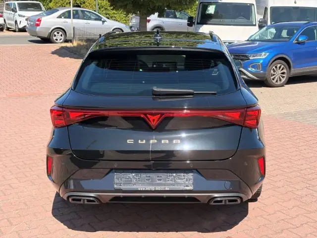 Cupra Leon view 5