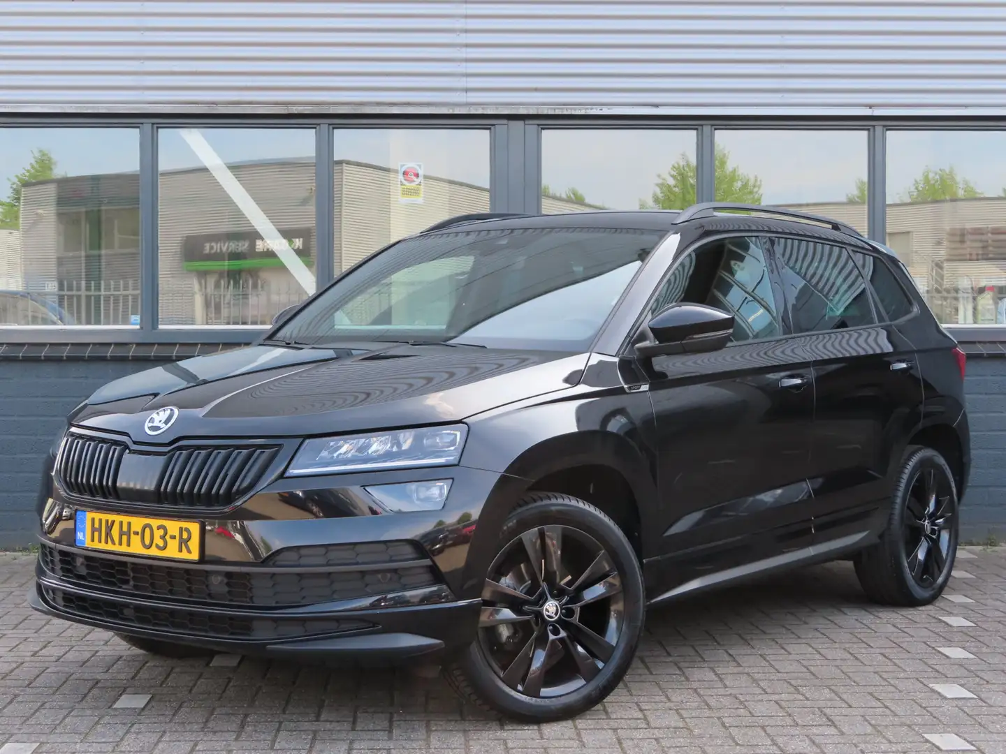 Skoda Karoq 1.5 TSi- DSG Sportline Business | verwarmde voorst Zwart - 1