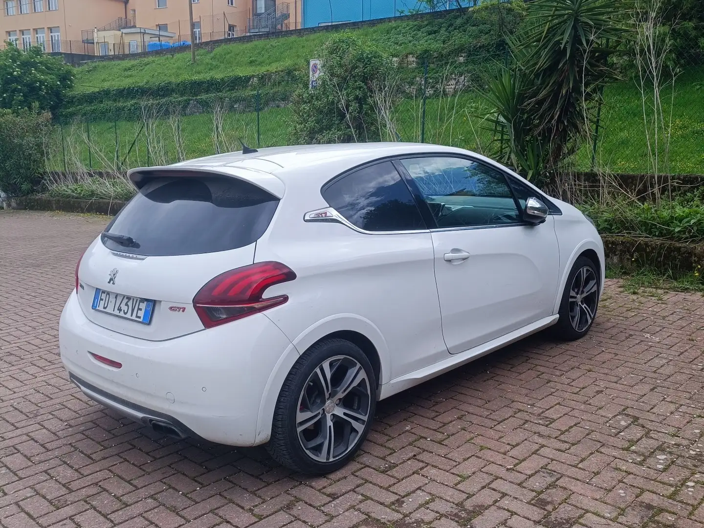 Peugeot 208 1.6 GTi by Sport - 1