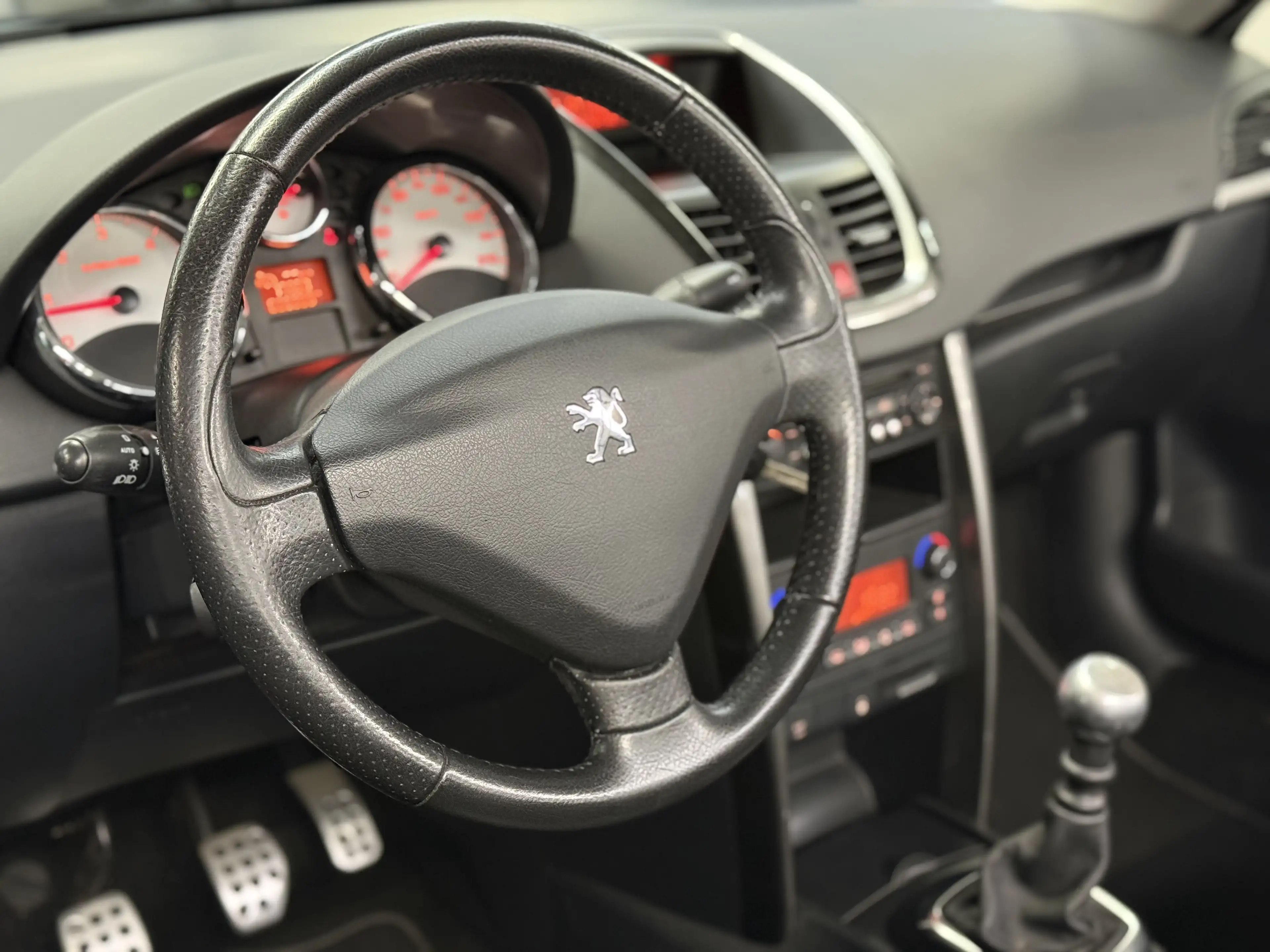 Peugeot 207 CC 1.6 D Roland Garros * CUIR * CLIM AUTO * PROPRE — photo 7
