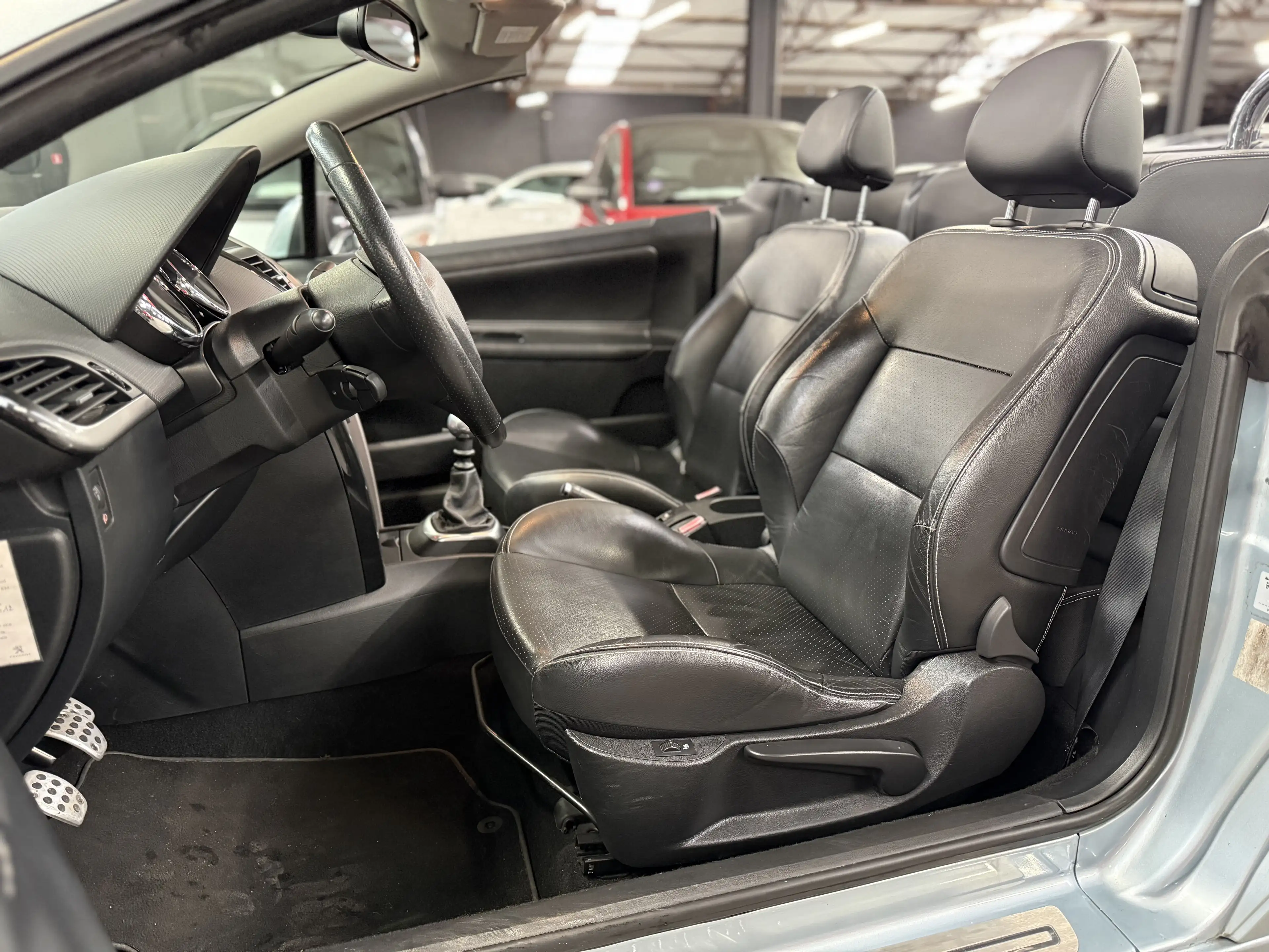 Peugeot 207 CC 1.6 D Roland Garros * CUIR * CLIM AUTO * PROPRE — photo 8