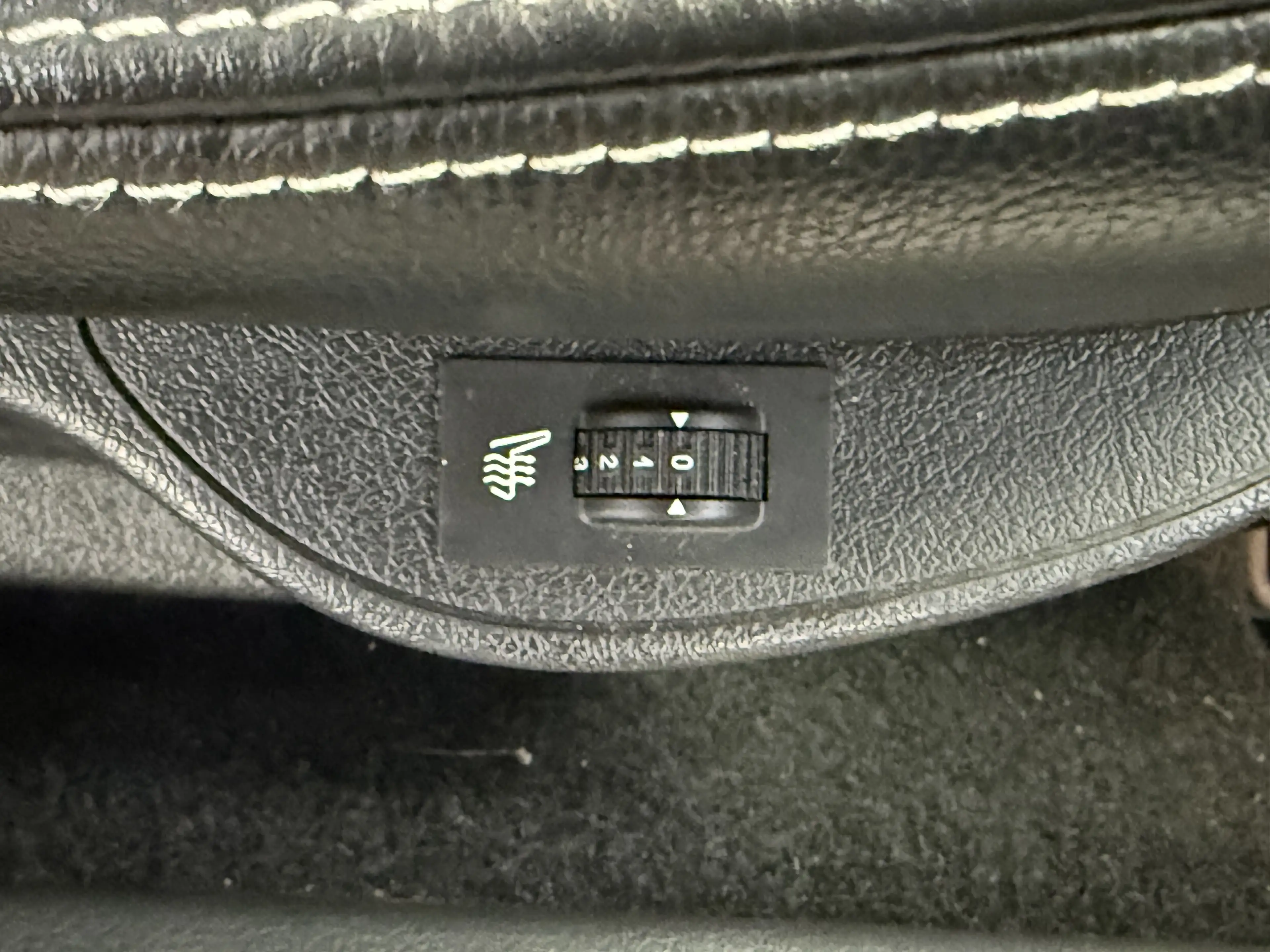 Peugeot 207 CC 1.6 D Roland Garros * CUIR * CLIM AUTO * PROPRE — photo 14
