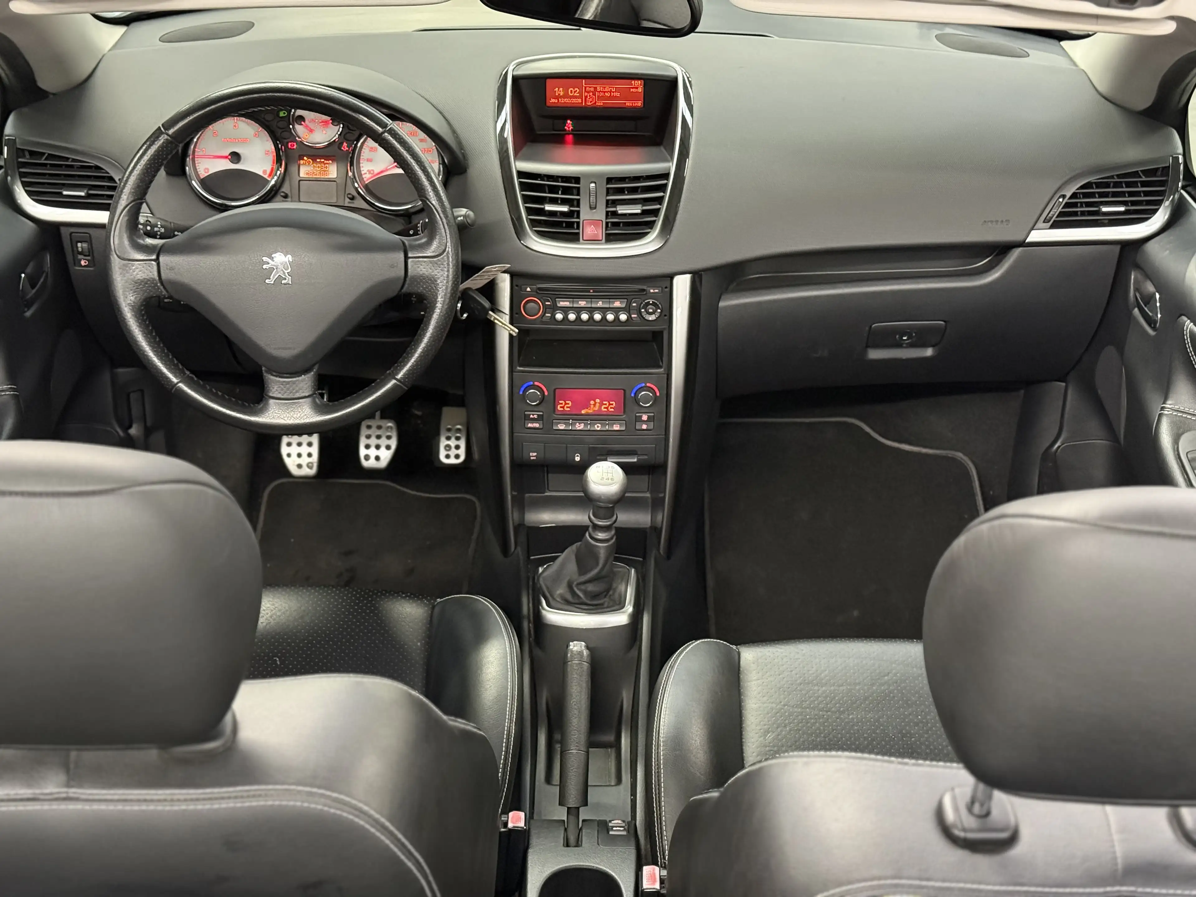 Peugeot 207 CC 1.6 D Roland Garros * CUIR * CLIM AUTO * PROPRE — photo 10